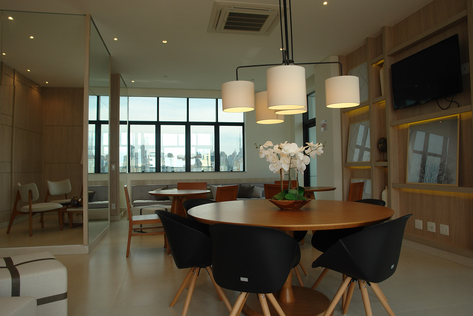 Sala de estar e home office