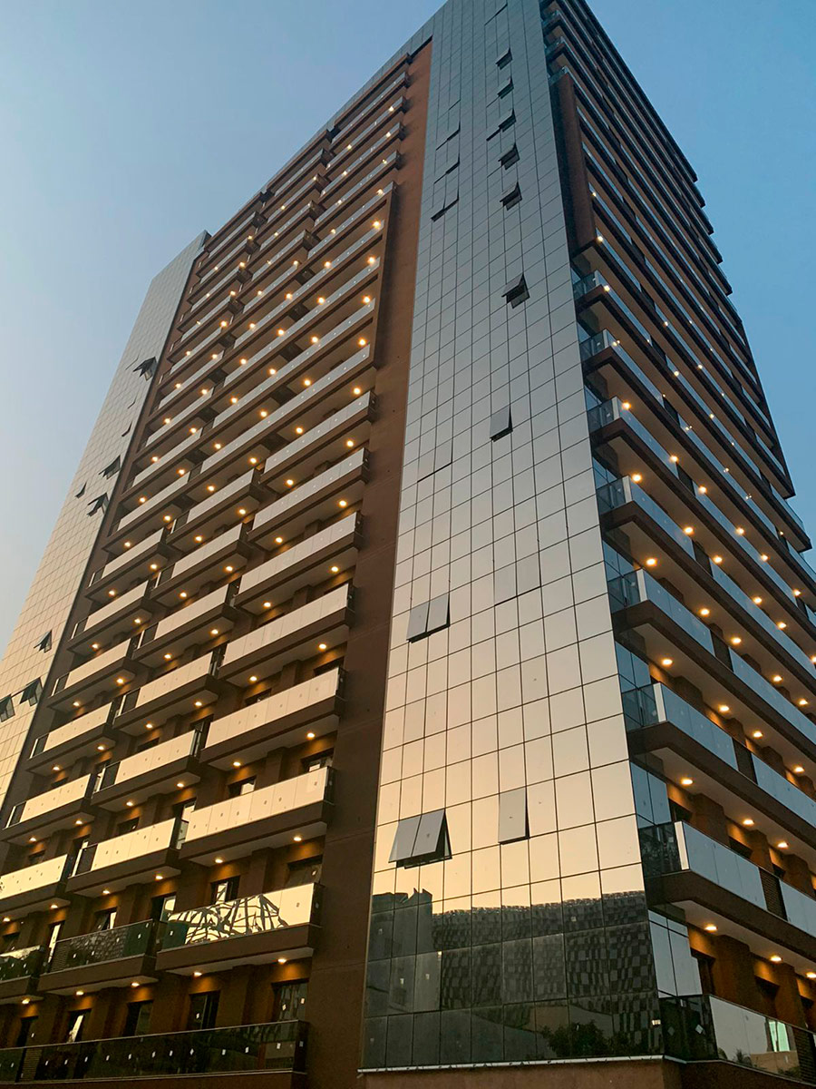 Fachada noturna